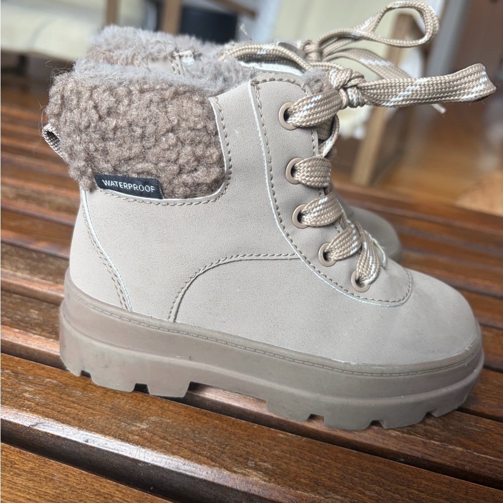 H&M Kids Beige Waterproof Boots Beige Greyish Color size 8.5